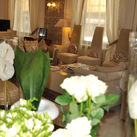 Hotel Jolanda 4*