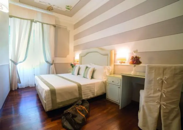 Ξενοδοχείο Jolanda 4*